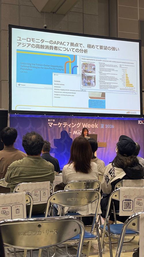 Megumi presenting at seminar